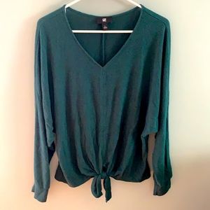 Women’s green batwing tie front shirt, size L